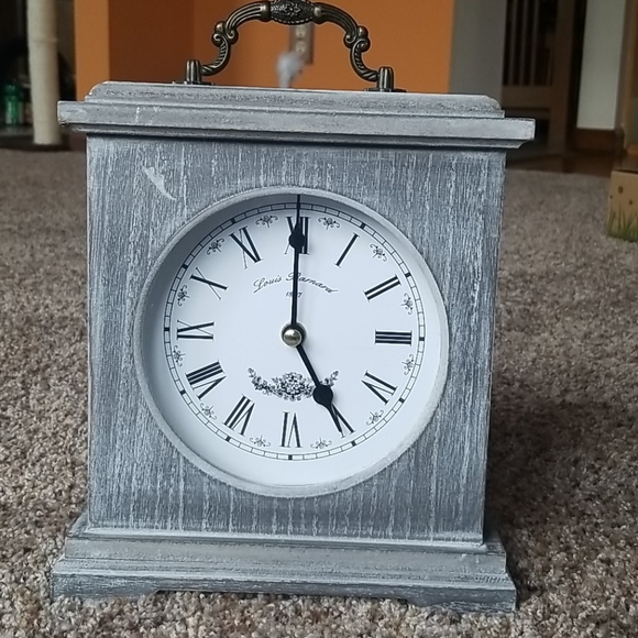 Gray Table Clock - Picture 3 of 7